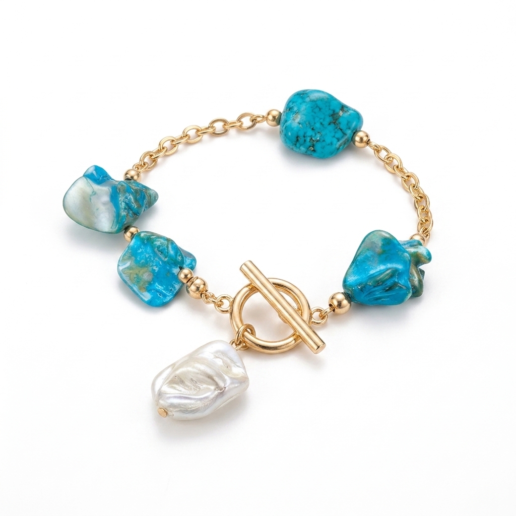 Bracelet bohème doré avec breloques en nacre bleue et perle d'eau douce.
