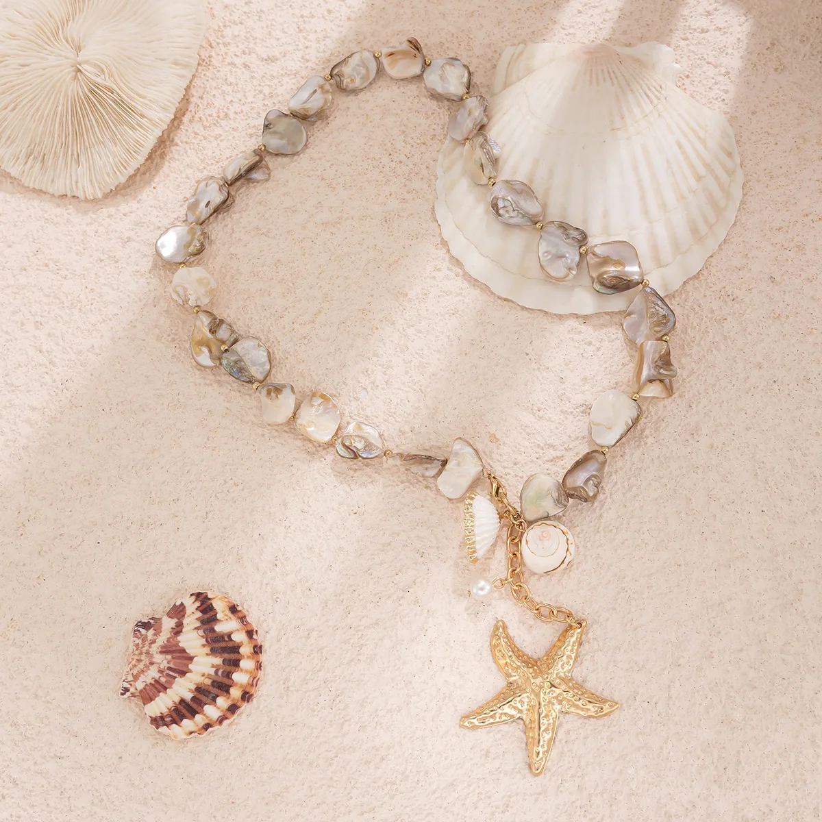 Collier breloque nacre doré tissé, coquillage et étoile de mer – Image 5