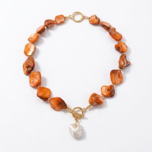Collier breloque nacre orange tissé, coquillage et étoile de mer