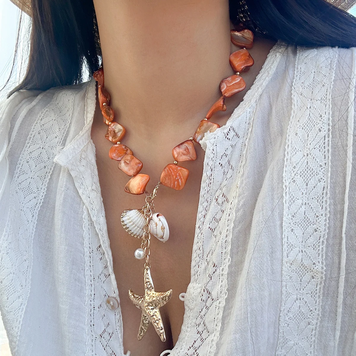 Collier breloque nacre orange tissé, coquillage et étoile de mer – Image 2