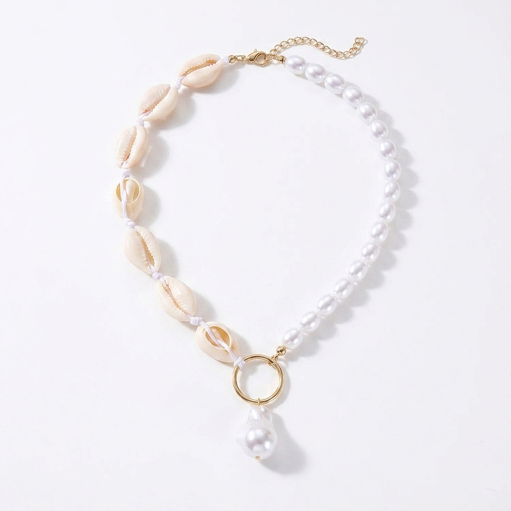 Collier breloques perles blanc et coquillages esprit mer
