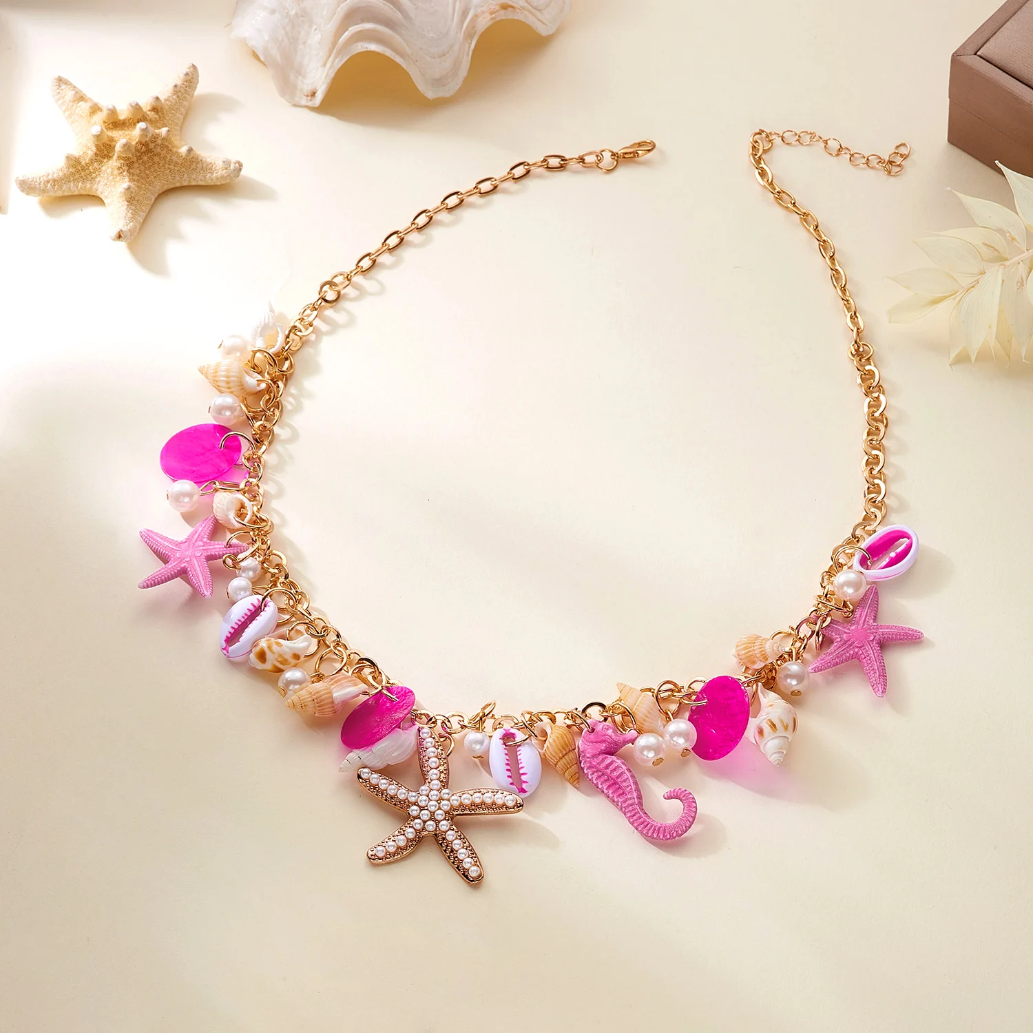 Collier breloques perles doré et coquillages esprit mer – Image 2