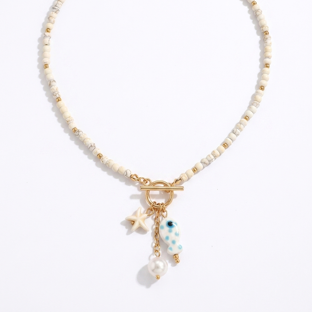 Collier perles et blanc breloques marines bohème