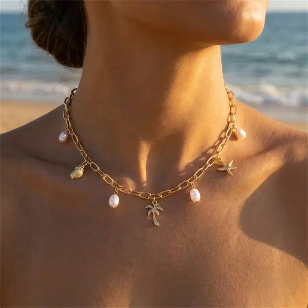 Collier ras-de-cou à doré breloques marines et perle – Image 2