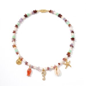 Collier ras-de-cou à multicolore breloques marines et perle
