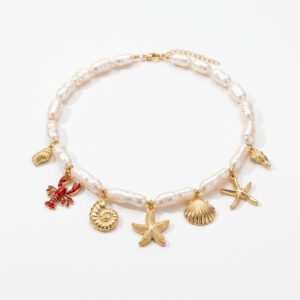 Collier ras-de-cou à multicolore breloques marines et perle