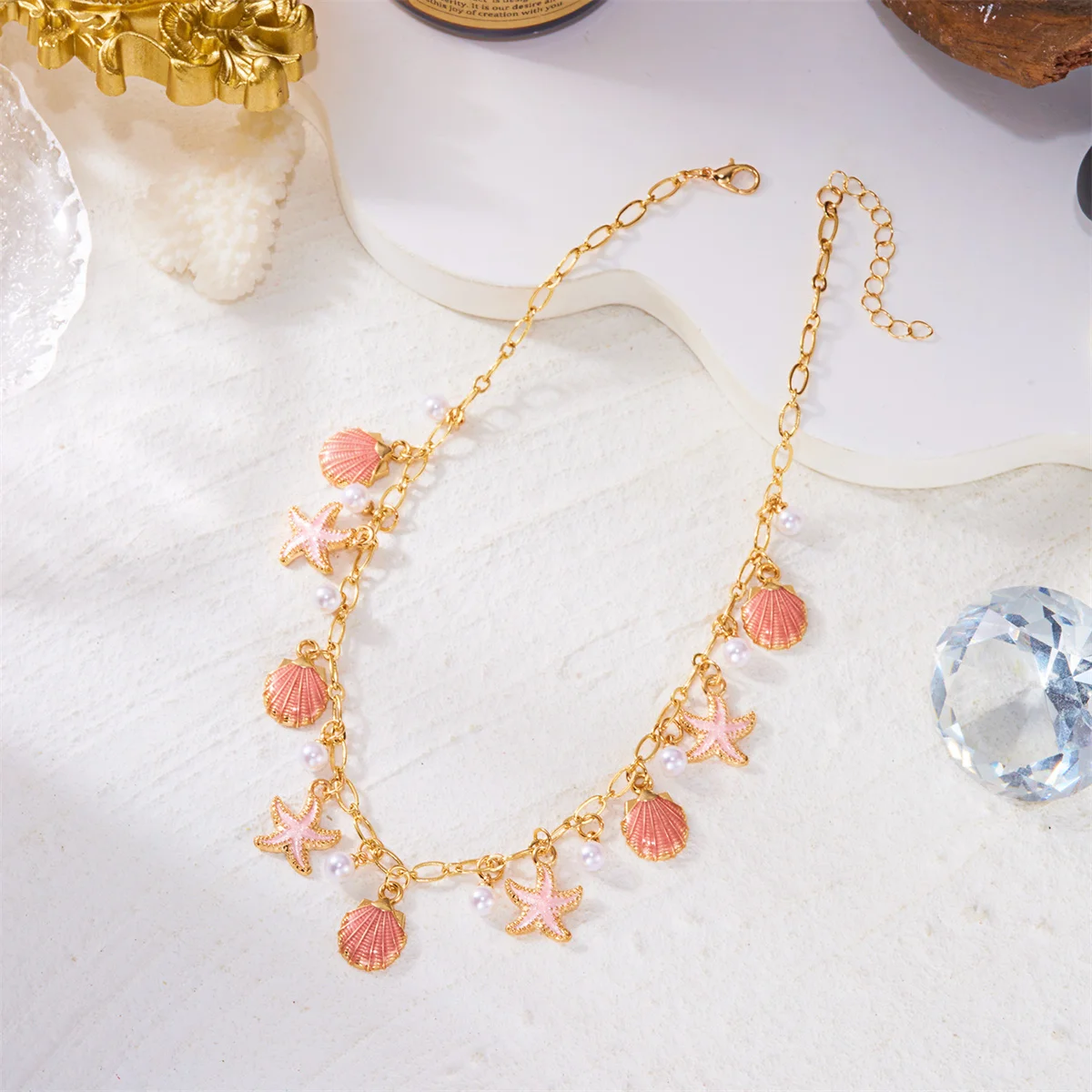 Collier ras-de-cou à rose breloques marines et perle – Image 4