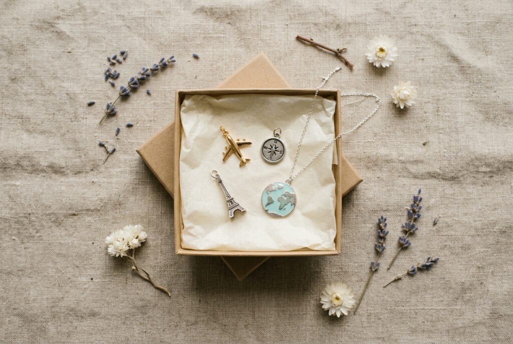Breloque cadeau pour une amie qui voyage - illustration